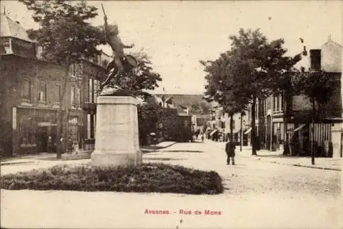 Ak Avesnes sur Helpe Nord, Rue de Mons, Denkmal