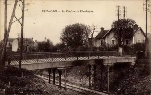 Ak Brolles Bois le Roi Seine et Marne, Le Pont de la Republique