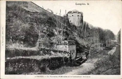 Ak Langres Haute Marne, La Fontaine St-Nicolas et la Colombier militaire