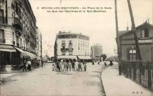 Ak Bécon les Bruyères Hauts de Seine, La Place de la Gare