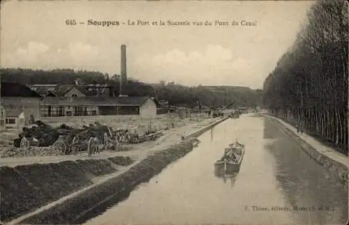 Ak Souppes-sur-Loing Seine et Marne, Der Hafen und die Zuckerfabrik von der Kanalbrücke aus gesehen