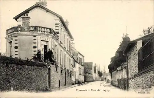 Ak Tournan en Brie Seine et Marne, Rue de Lagny