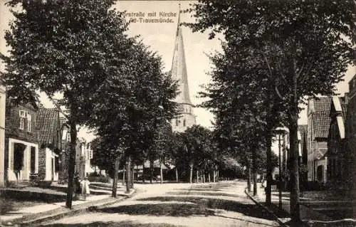 Ak Ostseebad Travemünde Lübeck, Dorfstraße mit Kirche