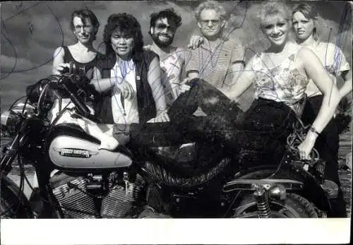 Ak Musikgruppe George Baker Selection, Gruppenfoto, Motorrad, Autogramm