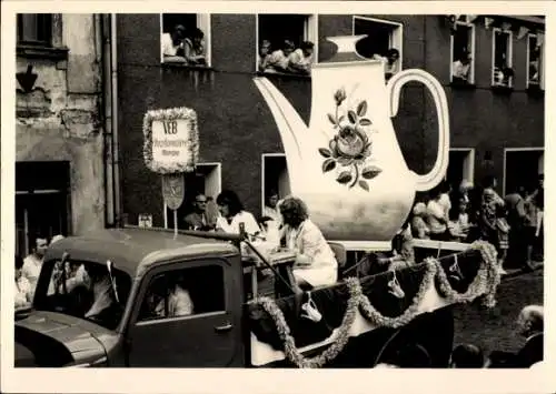 Foto Ak Meerane in Sachsen, 800 Jahrfeier 1974, Festwagen VEB Porzellan...