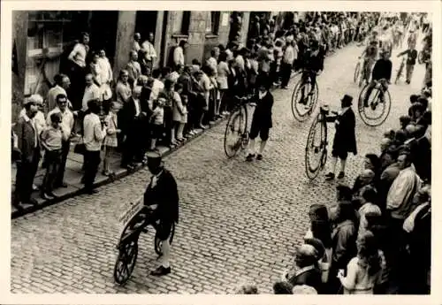 Foto Ak Meerane in Sachsen, 800 Jahrfeier 1974, Festzug, Zuschauer