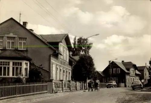 Ak Unterpörlitz Ilmenau im Ilm Kreis Thüringen, Ilmenauer Straße, Gebäude, Mütter mit Kinderwagen