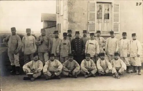 Foto Ak Französische Soldaten in Uniformen, Gruppenaufnahme