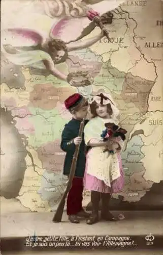 Foto Ak Propaganda Frankreich, Junge in Uniform, Mädchen in Lothringer Tracht, Landkarte