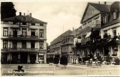 Ak Bad Pyrmont in Niedersachsen, Brunnenplatz mit Kurhaus