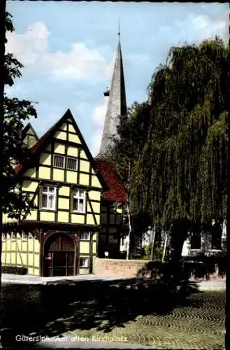 Ak Gütersloh in Westfalen, alter Kirchhof, Fachwerkhaus, Kirche