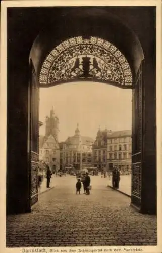 Ak Darmstadt in Hessen, Blick aus dem Schlossportal, Marktplatz