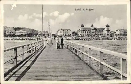 Ak Seebad Binz auf Rügen, Seebrücke, Strand