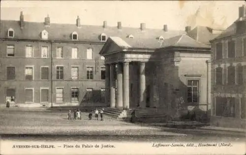 Ak Avesnes sur Helpe Nord, Place du Palais du Justice