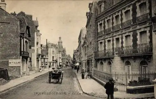 Ak Trouville sur Mer Calvados, La Rue-Victor-Hugo