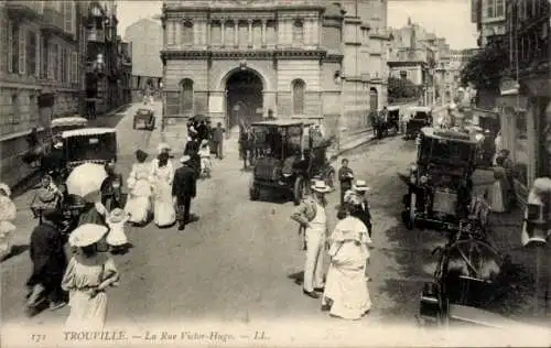 Ak Trouville Calvados, La Rue Victor-Hugo