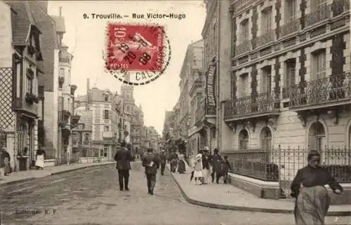 Ak Trouville sur Mer Calvados, Rue Victor-Hugo