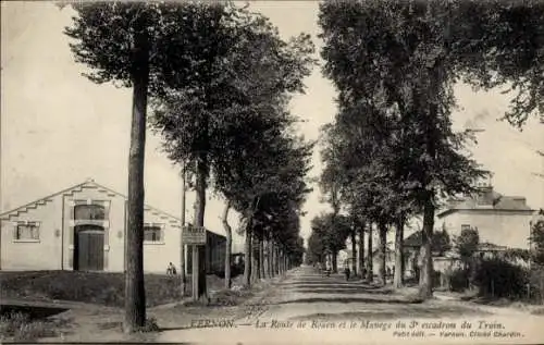 Ak Vernon Eure, Route de Rouen, Manege du 3. escadron du Train