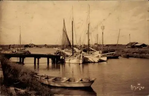 Ak L'Eguille Charente-Maritime, Port