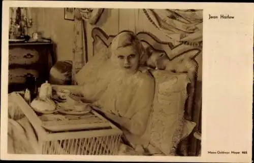 Ak Schauspielerin Jean Harlow, Porträt im Bett