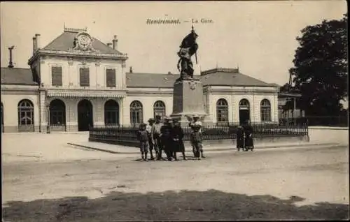 Ak Remiremont Lothringen Vosges, Bahnhof, Straßenseite