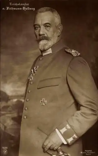 Ak Reichskanzler Theobald von Bethmann Hollweg, Portrait in Uniform