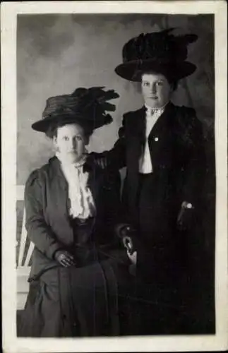 Foto Ak Zwei Frauen mit Hüten, Portrait