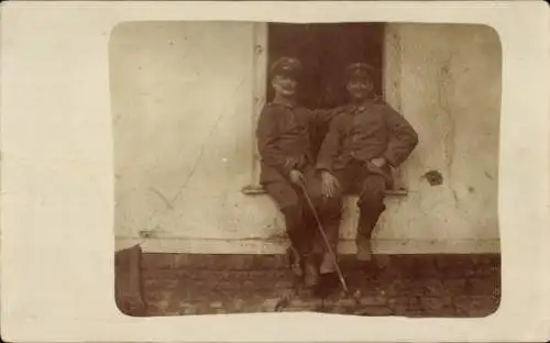 Foto Ak Zwei Deutsche Soldaten in Uniformen, Inf. Rgt. 180, I WK