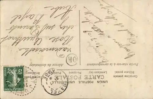 Ak Mann mit Blumenstrauß im Briefumschlag