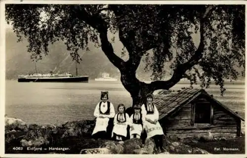 Ak Hardanger Norwegen, Eidfjord, Kinder in Landestracht, Dampfer