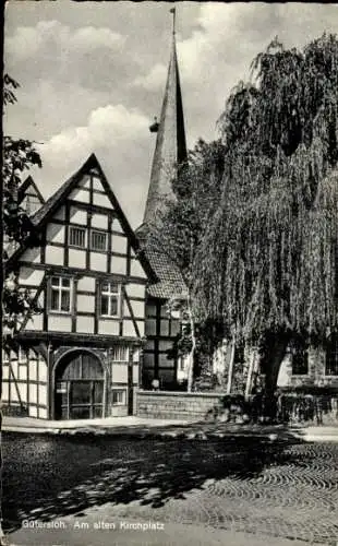 Ak Gütersloh in Westfalen, alter Kirchplatz, Fachwerkhaus, Kirche