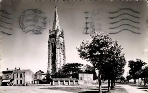 Ak Marennes Charente-Maritime, Place Chasseloup Laubat, L'Eglise, Haupteur du Clocher