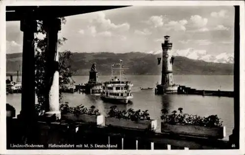 Ak Lindau im Bodensee, Hafeneinfahrt, Schiff MS Deutschland, Leuchtturm