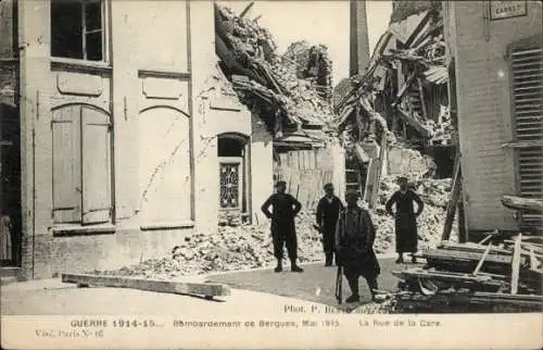 Ak Bergues Nord, Bombardement Mai 1915, La Rue de la Gare, 1. Weltkrieg