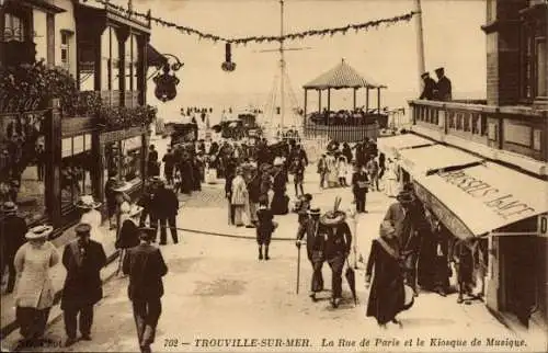 Ak Trouville sur Mer Calvados, La Rue de Paris, Musikkiosk