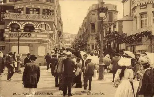 Ak Trouville sur Mer Calvados, Rue de Paris, Les Planches