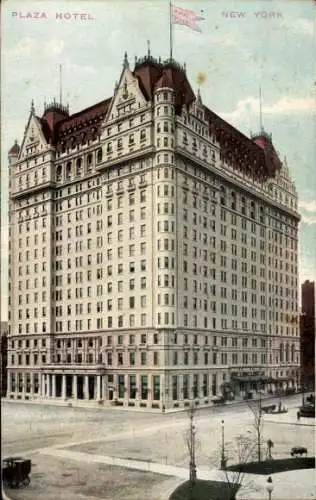 Ak New York City, Blick auf das Plaza Hotel, Straßenpartie