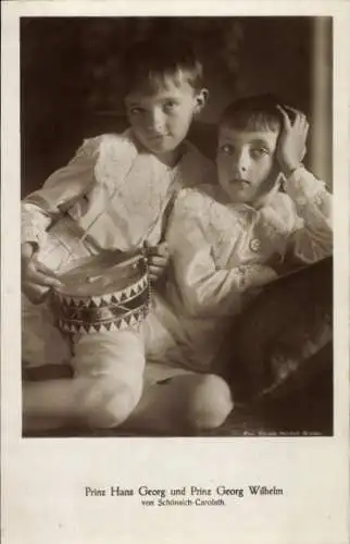 Ak Prinz Hans Georg und Prinz Georg Wilhelm von Schönaich Carolath, Kinderportrait, Blechtrommel