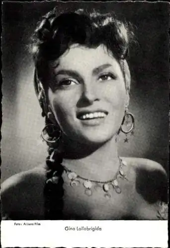 Ak Schauspielerin Gina Lollobrigida, Portrait