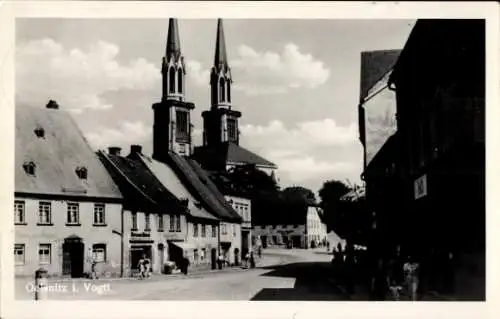 Ak Oelsnitz im Vogtland, Straßenpartie, Kirche