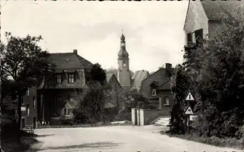 Ak Neumark in Sachsen, Straßenpartie, Kirchturm