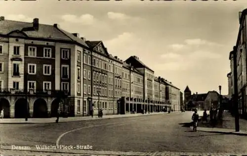 Ak Dessau in Sachsen Anhalt, Neubauten an der Wilhelm Pieck Strasse