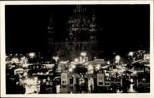 Ak Berlin Mitte, Weihnachtsmarkt auf dem Lustgarten, Berliner Dom