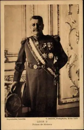 Ak Prinz Louis II von Monaco, Standportrait, Uniform, Orden