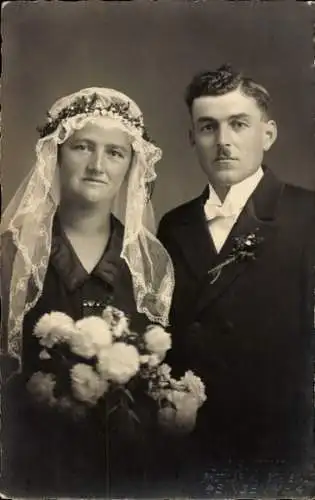 Foto Ak Singen Hohentwiel Baden Württemberg, Hochzeit, Brautpaar, Portrait