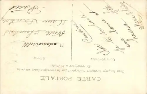 Ak Glückwunsch Geburtstag, Mädchen mit einem Blumenstrauß