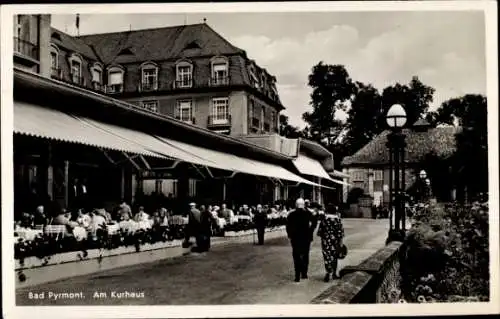 Ak Bad Pyrmont in Niedersachsen, Am Kurhaus, Passanten