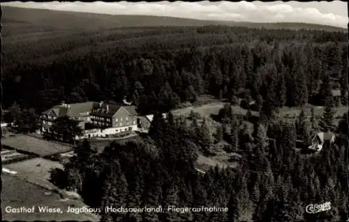 Ak Jagdhaus im Rothaargebirge Schmallenberg im Hochsauerland, Gasthof Wiese, Fliegeraufnahme