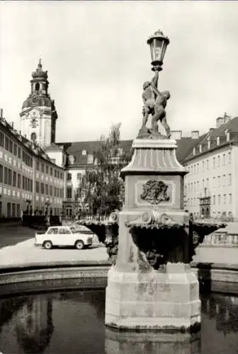 Ak Rudolstadt in Thüringen, Schloss Heidecksburg, Schlosshofbrunnen