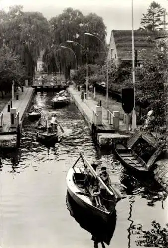 Ak Storkow in der Mark, Schleuse, Paddelboote